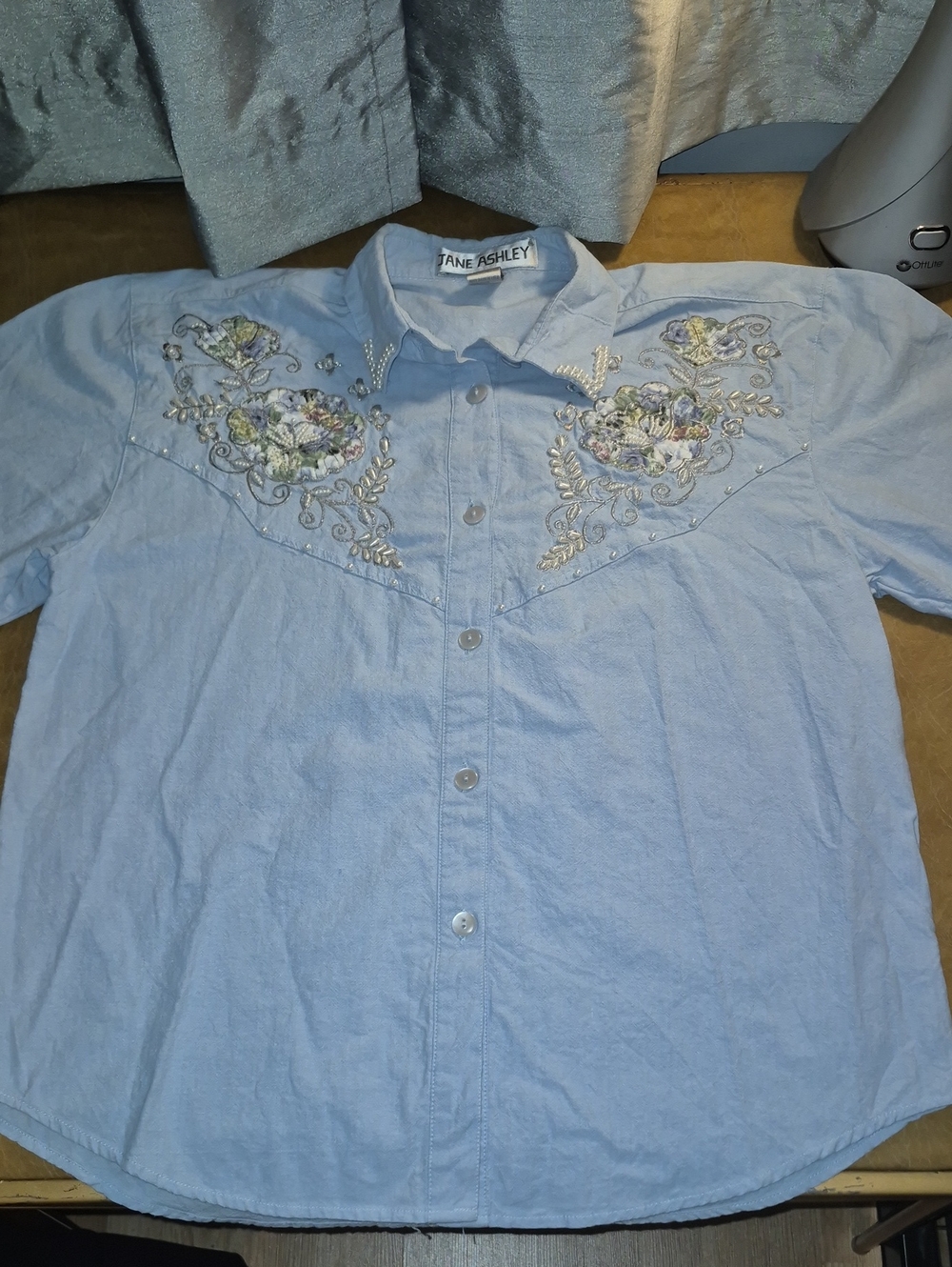 Vintage Jane Ashley Light Blue Embroidered Western Shirt..size M